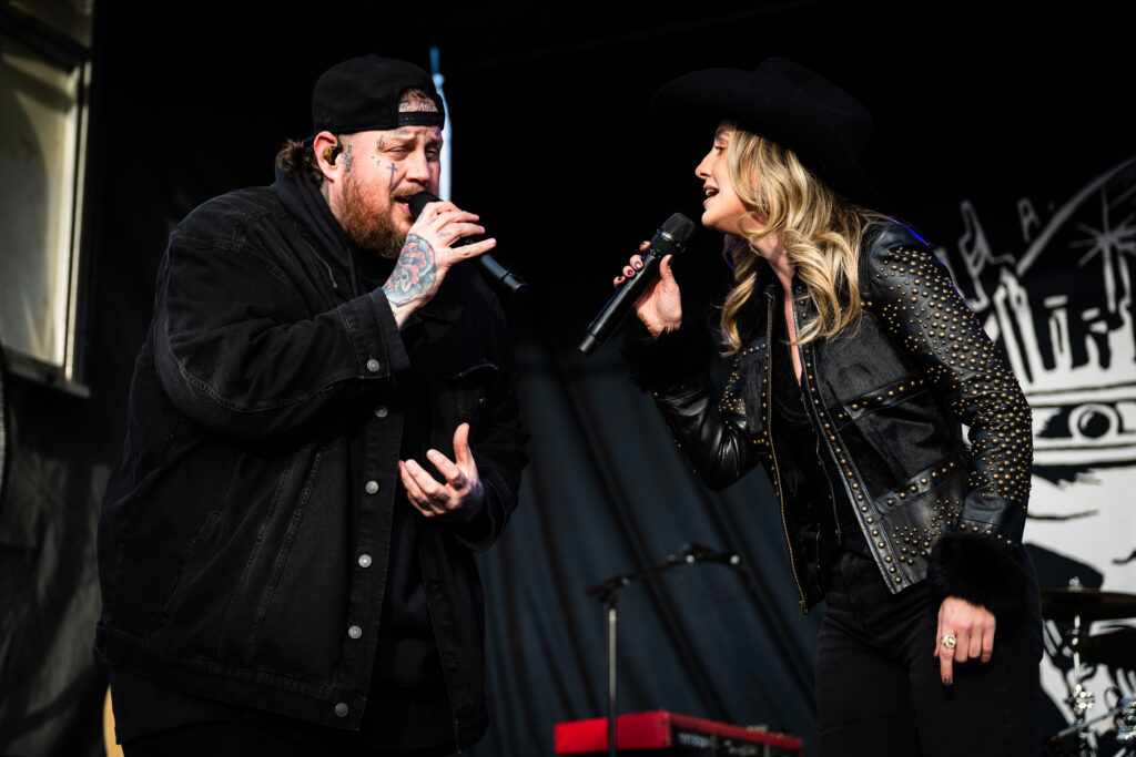 Lainey Wilson singing with Jelly Roll